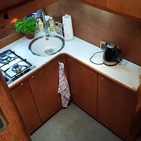 Bateau-hôtel Auszeit Auf Der Neptunus Motoryacht Brandenburg (Brandenburg an der Havel)