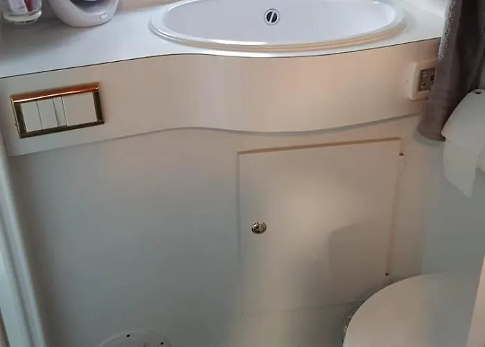 Auszeit Auf Der Neptunus Motoryacht Båthotell *